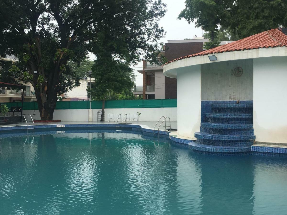 Hotel Mountview Chandigarh Exterior photo