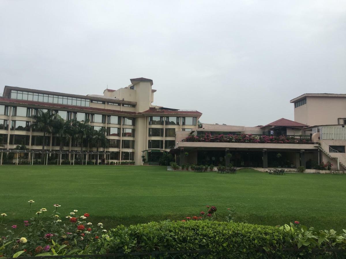 Hotel Mountview Chandigarh Exterior photo